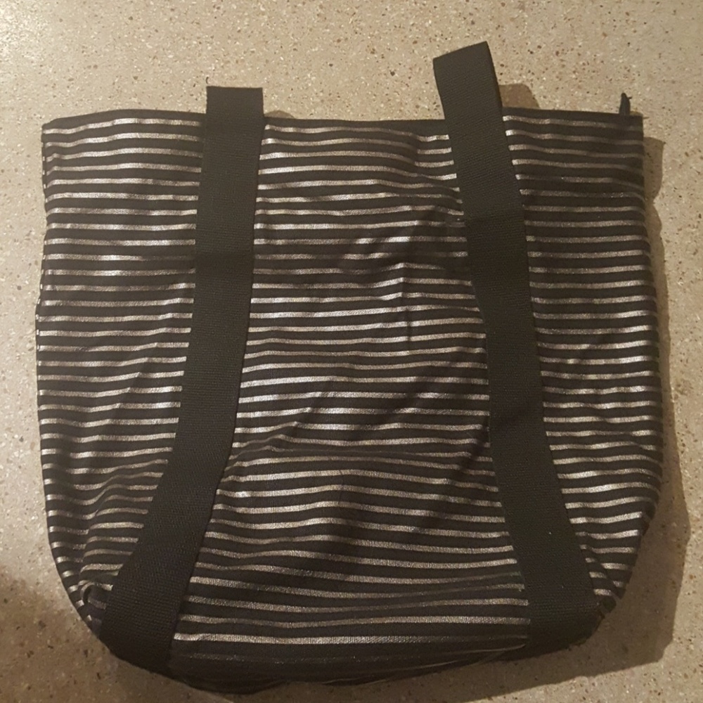 Cute black and gold tote!